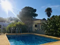 Detached house with private pool, completely fenced, close to the beach