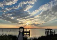 DuckUtopia-Pool/HotTub/Private Dock/0.3mi to Beach