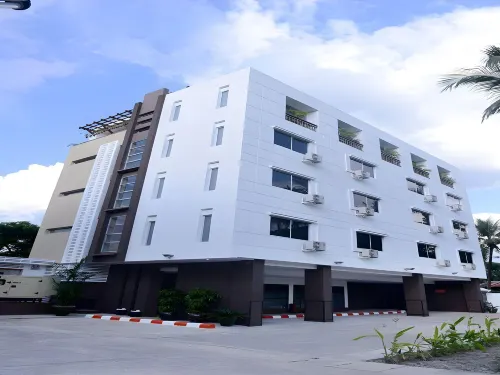 Green Paradise Hotel Hotel di Thingangyun