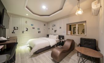 Ilsan (Daehwa) Wainscot Hotel