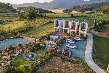 Wando Baha Pension Отели рядом с достопримечательностью «Wando Tower»