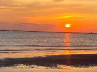 Cozy beach cottage, steps from Lewes Beach Hotels in Lewes