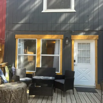 Modern condo walking distance to EVERYTHING.