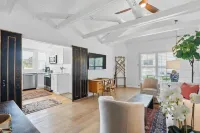 King Bedrooms, Two Blocks to Gulf, Shopping, and Dining in Old Naples