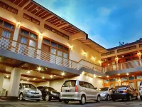 Nice Guesthouse Hotell i Hegarmanah