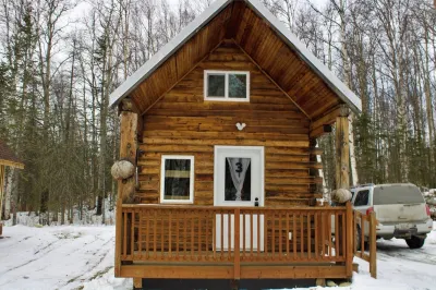 Petite Cabin With Ladder Loft