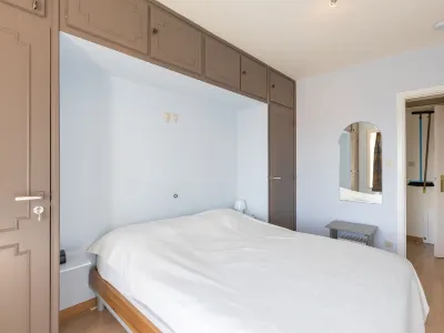Flat in Zeedijk with Balcony Access