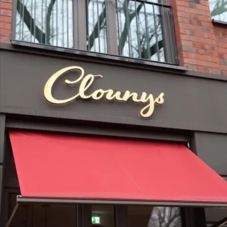 Clounys Hotel Отели рядом с достопримечательностью «Станция метро "Берне"»