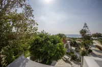 Athina Studios and Suites Plaka - vue sur la montagne