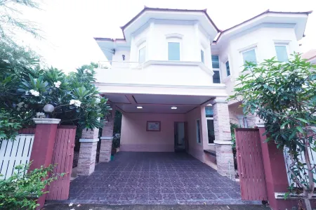 Kamalar Palace Longstay House Отели рядом с достопримечательностью «Wat Tha Ka Rong»