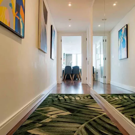 Gunwharf Quays Apartments Отели рядом с достопримечательностью «Порт Солент»