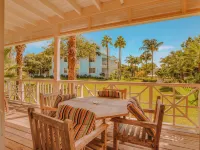 Valentines Resort & Marina فنادق في دومور تاون