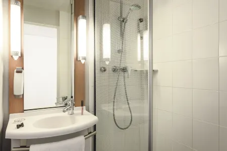 Ibis Versailles Château Отели рядом со станцией Versailles Montreuil Train Station