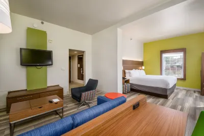 Holiday Inn Express & Suites Phoenix Airport Hotels in Phoenix