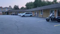 North Bay Inn - parking