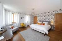 Maison de Jean Hotels in Saint-Savin