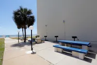 Regency Towers by Panhandle Getaways Hotel di Lower Grand Lagoon