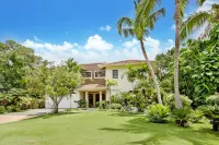 4-Br Pool Villa - Garden & Beach Access