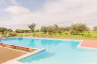 Juniper Apt with Shared Pool Family Fun