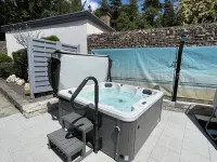 With sauna and fireplace