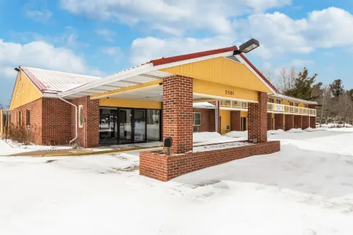 Econo Lodge Cadillac by Choice Hotels in Cadillac