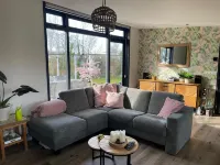 Beautiful Bungalow with Spacious Garden Hotéis em De Cocksdorp