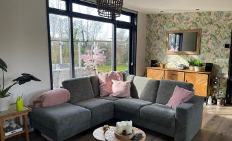 Beautiful Bungalow with Spacious Garden