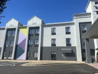 Spark by Hilton Lansing Hotels in Lansing