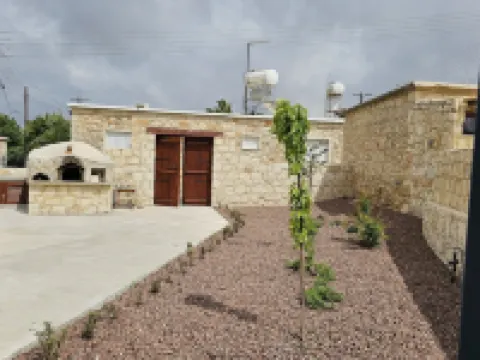 Stay Akoni House Hotels in Drouseia