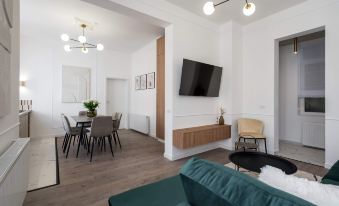 Contemporary Aparthotel 2-BR Flats Near Old Town, Quiet & Serene