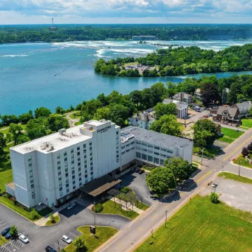 DoubleTree by Hilton Niagara Falls Отели рядом с достопримечательностью «Подковообразный водопад»