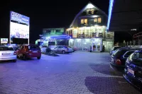Hotel Novella Uno - parking
