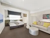 Moonlight Bay Apartments Hotels in Rye