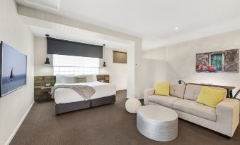 Moonlight Bay Apartments