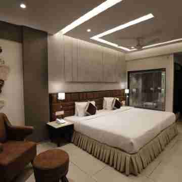 THE FLORA GRAND Rooms