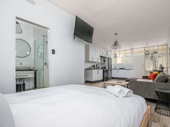 116 Illovo Mews Studio