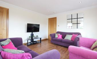 Greenknowes Entire Private Estate