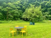 East Rock Inn Hotels near Monument Mountain