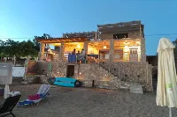 Maritinas Stone House on the Beach Hôtels à : Pyrgos