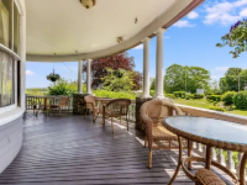 Castle Manor Inn Hotels in Gloucester