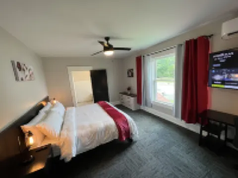 Homestay on Main by Twin Lakes Creamery Hotels in Grayson County