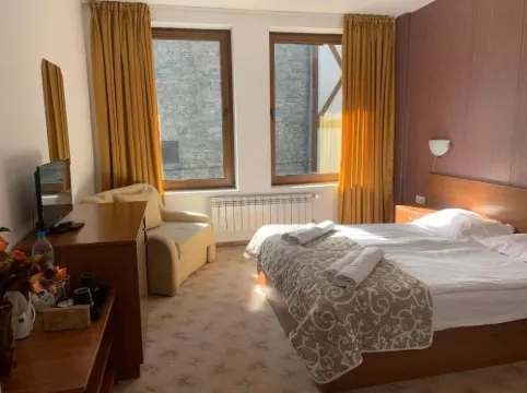 Room-Granat Double Room 2- Next to Gondo