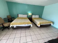 Lamplighter Inn - parking