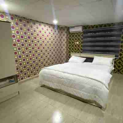 Chukzie Suites & Apartments Rooms