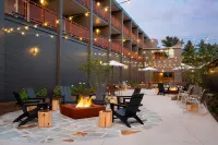 Rhode's Motor Lodge Hotels near Hickory Ridge History Museum