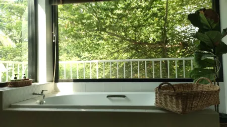 BaanPaa Resort Отели рядом с достопримечательностью «Khao Takong Park Bureau of Monks»