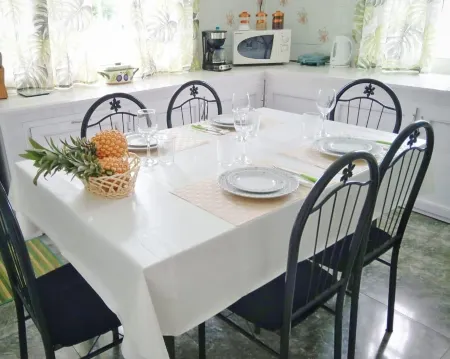 Villa Bella is 5 Mins from the Beach with Amazing Garden Overlooking the Pool Отели в г. Катр Коко