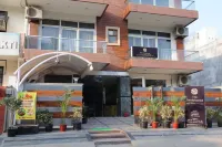 The Sandalwood Hotel I Sec-38 I Near Medanta Medicity Gurgaon Hotels near JMD Megapolis