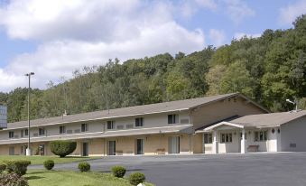 Knights Inn Franklin, PA