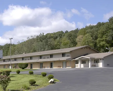 Knights Inn Franklin, PA